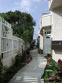 Beautiful & Peaceful Townhome in Torrance, CA (Photo 3 of 5)