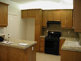 Beautiful & Peaceful Townhome in Torrance, CA (Photo 4 of 5)