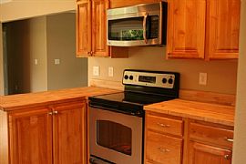 CUTE TUALATIN HOUSE FOR RENT in Tualatin, OR (Photo 2 of 6)