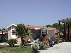 2 bed 1 bath Pet Friendly Home / in Seaside, CA