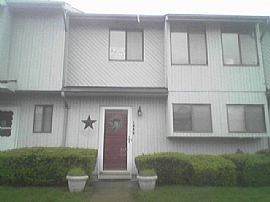Spacious 2 story 2 Bedroom Condo in Brick, NJ