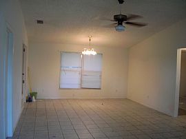 Nice quiet 3 br/2ba house w garage in Middleburg, FL (Photo 3 of 4)