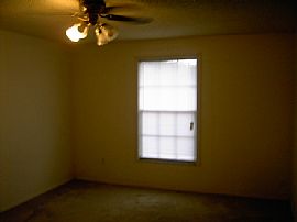 Nice quiet 3 br/2ba house w garage in Middleburg, FL (Photo 4 of 4)