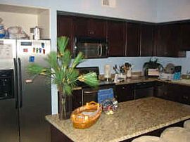 LUXURY PARKSIDE CONDO FOR IMMEDIATE RENT in Phoenix, AZ (Photo 2 of 5)