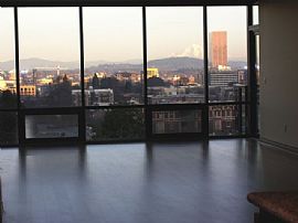 Luxurious Condo for Rent in Portland, OR (Photo 2 of 6)