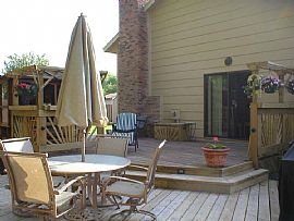 Fenced yrd,water fontan,relaxing Gazibo in Brooklyn Park, MN