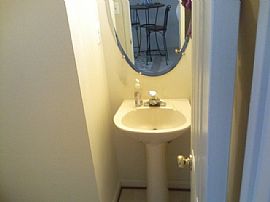 Gorgeous 3 level Townhouse in Fort Washington, MD (Photo 4 of 6)