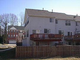 Luxury Townhouse - 3BD, 2 Garage, End Un in Fairfax, VA (Photo 2 of 6)
