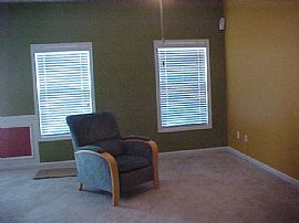 2 bed, 2.5 bath townhome w/great kitchen in College Park, GA (Photo 3 of 6)