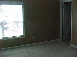 2 bed, 2.5 bath townhome w/great kitchen in College Park, GA (Photo 5 of 6)