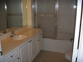 Beautiful, Spacious Condo in PB Gardens in Palm Beach Gardens, FL (Photo 3 of 6)