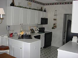 Luxurious Split Level Condo in Plymouth, MI (Photo 2 of 6)