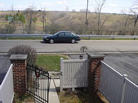 Luxurious Split Level Condo in Plymouth, MI (Photo 4 of 6)