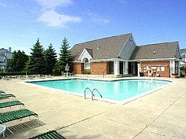 Luxurious Split Level Condo in Plymouth, MI (Photo 6 of 6)