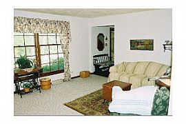 WADSWORTH/BEACH PARK 4 BEDROOM 2.5 BATH in Beach Park, IL (Photo 2 of 6)