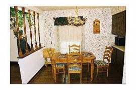 WADSWORTH/BEACH PARK 4 BEDROOM 2.5 BATH in Beach Park, IL (Photo 5 of 6)