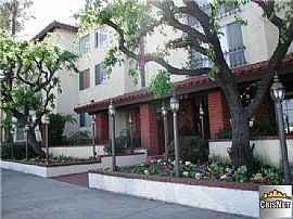 UPDATED 2BD/2BA TOP-FLOOR END UNIT! in Valley Village, CA (Photo 2 of 2)