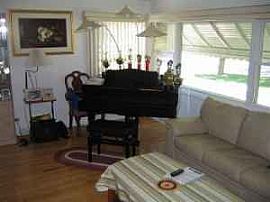 $2000/ 3br - Great home with 4 Season  in Des Plaines, IL (Photo 2 of 4)