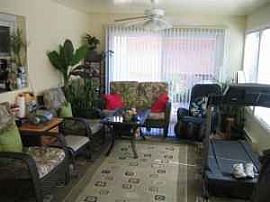 $2000/ 3br - Great home with 4 Season  in Des Plaines, IL (Photo 3 of 4)