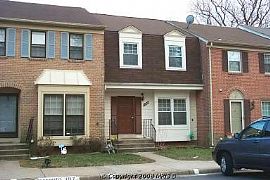 Walking Distance to the Pool in Burke, VA