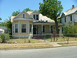 Huge Victorian in Quiet Neighborhood in San Antonio, TX