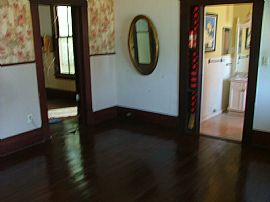 Huge Victorian in Quiet Neighborhood in San Antonio, TX (Photo 4 of 6)