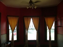 Huge Victorian in Quiet Neighborhood in San Antonio, TX (Photo 5 of 6)