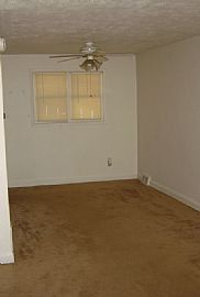 Pet Friendly Washer Dryer Fenced Yard  in Jeffersonville, PA (Photo 4 of 6)