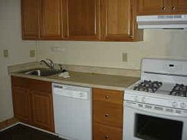 lovely two bed room unit  in Baltimore, MD (Photo 2 of 4)