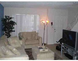 TH perfect for single professionals in Plantation, FL