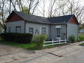 2 bedroom home 2 blocks from river in Battle Creek, MI