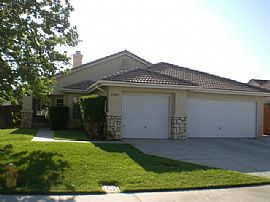 Eloquent 3 Bedroom Home with Vaulted Ceilings and Garage in Menifee, CA