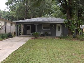 COZY 2/2 IN A QUIET NEIGHBORHOOD in Sorrento, FL