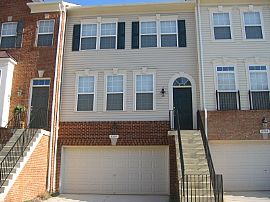 3BR/2.5BA Townhome Ft. Belvoir/Pentagon in Alexandria, VA (Photo 3 of 6)