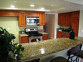 10 minutes walk to beach and Main Street in Huntington Beach, CA (Photo 3 of 4)