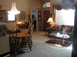 Spotless Original Model Home for Lease in Phoenix, AZ (Photo 2 of 6)