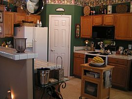 Spotless Original Model Home for Lease in Phoenix, AZ (Photo 3 of 6)