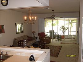 1,625sqft Gated Townhome 3/2.5 w/garage in Tampa, FL (Photo 3 of 5)