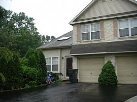 Lovely & Spacious Townhouse in Allentown, PA