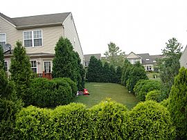 Lovely & Spacious Townhouse in Allentown, PA (Photo 2 of 6)
