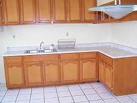 3 Bedroom 1 Bath House for Rent in Los Angeles, CA (Photo 2 of 6)