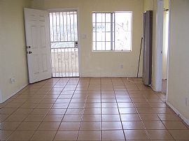 3 Bedroom 1 Bath House for Rent in Los Angeles, CA (Photo 4 of 6)