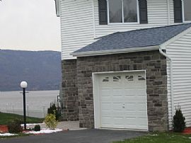 Stunning New Waterfront Townhome in New Windsor, NY (Photo 3 of 5)