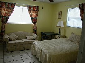 PRIVATE FURNISHED ROOM in North Miami Beach, FL (Photo 3 of 6)