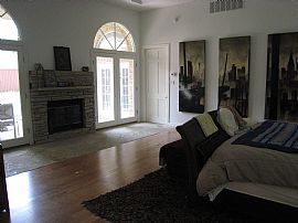 4 Car Garage, 4 Bedroom, 4 Bath Home in Dallas, TX (Photo 3 of 6)