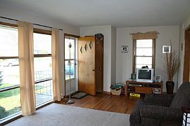 3br - HOUSE & GARAGE, Sun Porch, in Waunakee, WI (Photo 2 of 6)