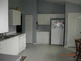 4br/2ba Home with Great School Zone in Gainesville, FL (Photo 4 of 6)