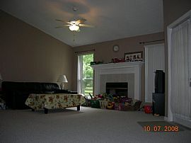 4br/2ba Home with Great School Zone in Gainesville, FL (Photo 5 of 6)