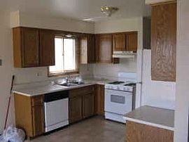 Shelby Township 2 Bedrm Duplex For lease in Shelby Township, MI (Photo 2 of 4)