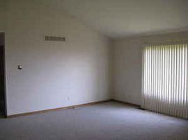 Shelby Township 2 Bedrm Duplex For lease in Shelby Township, MI (Photo 4 of 4)